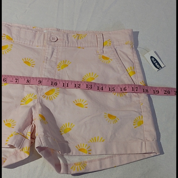 Old Navy Sunshine Shorts - Picture 6 of 10